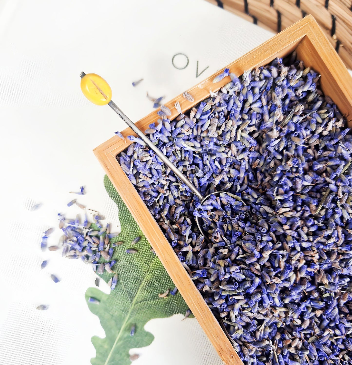 Handmade buff-tailed bumblebee illustration sachet | English dried lavender | British gardens