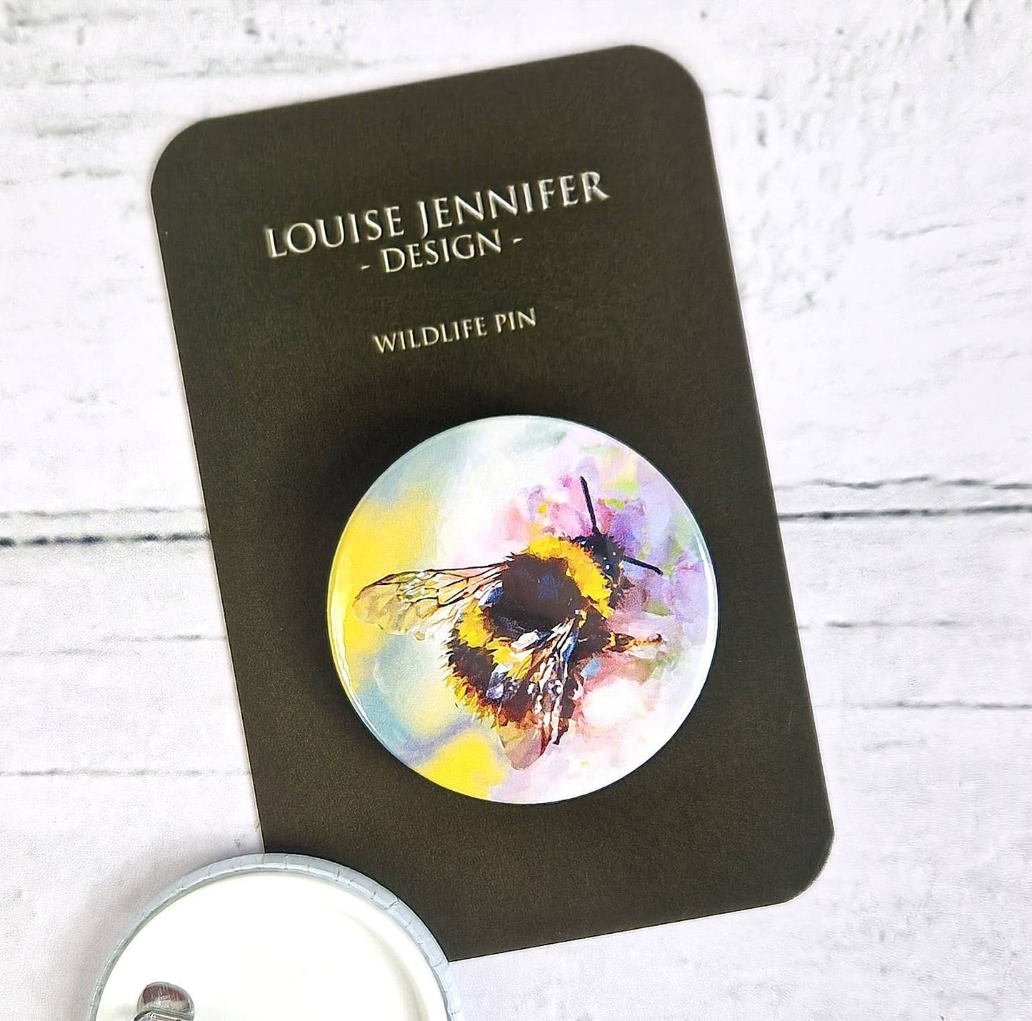 BUFF-TAILED BUMBLEBEE pin badge