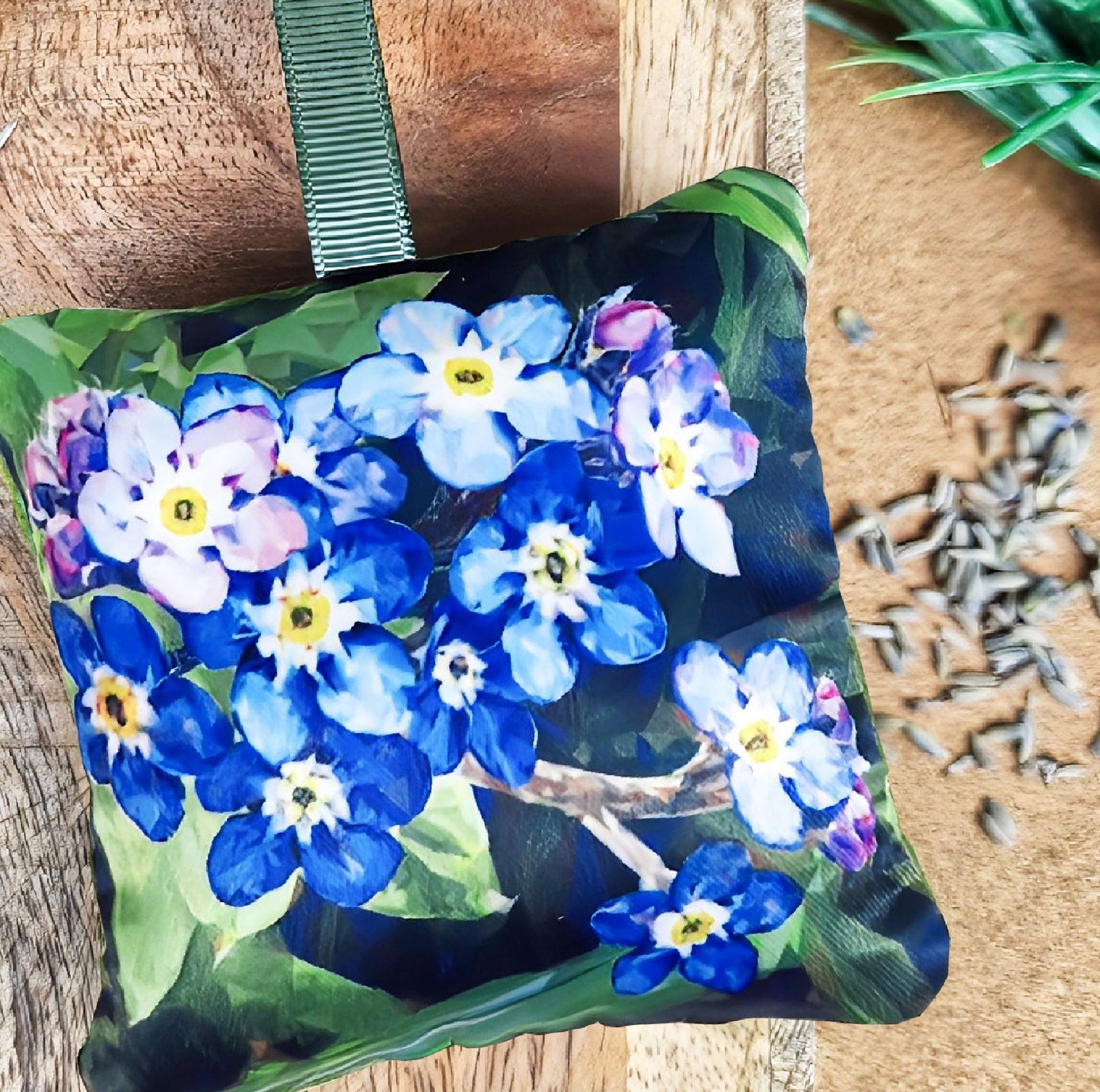 Handmade forget-me-not flower illustration sachet | English dried lavender | Scent