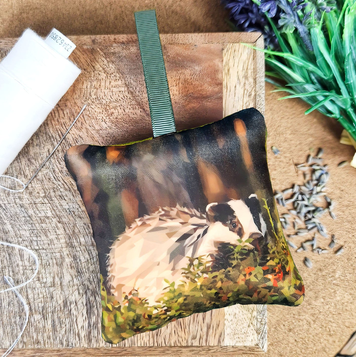 Handmade badger illustration sachet | English dried lavender | British woodlands