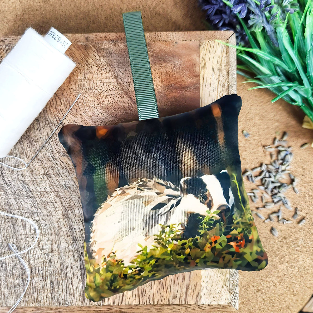 Handmade badger illustration sachet | English dried lavender | British woodlands