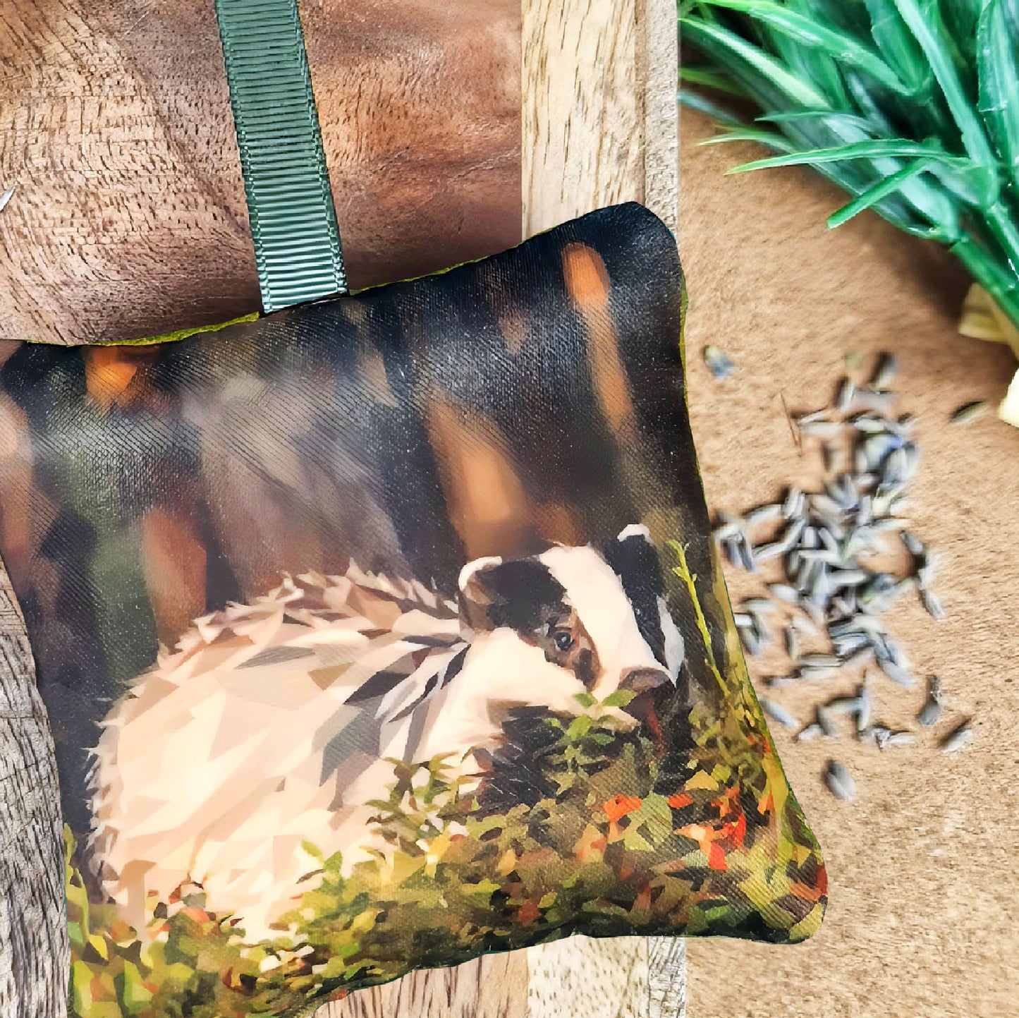 Handmade badger illustration sachet | English dried lavender | British woodlands