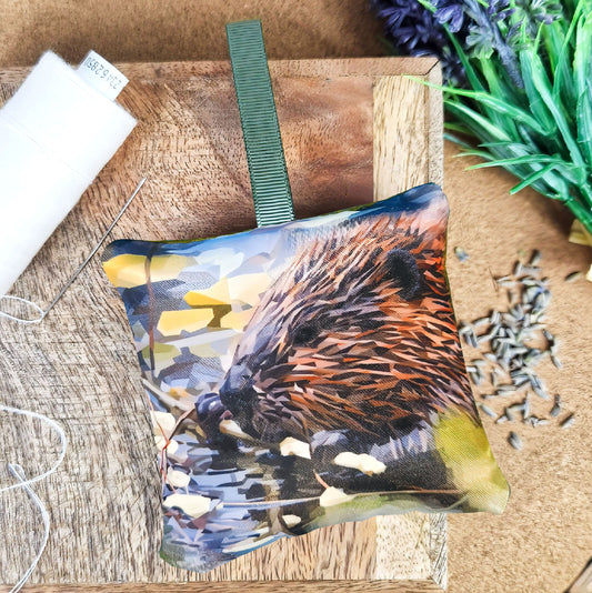 Handmade beaver illustration sachet | English dried lavender | British wildlife