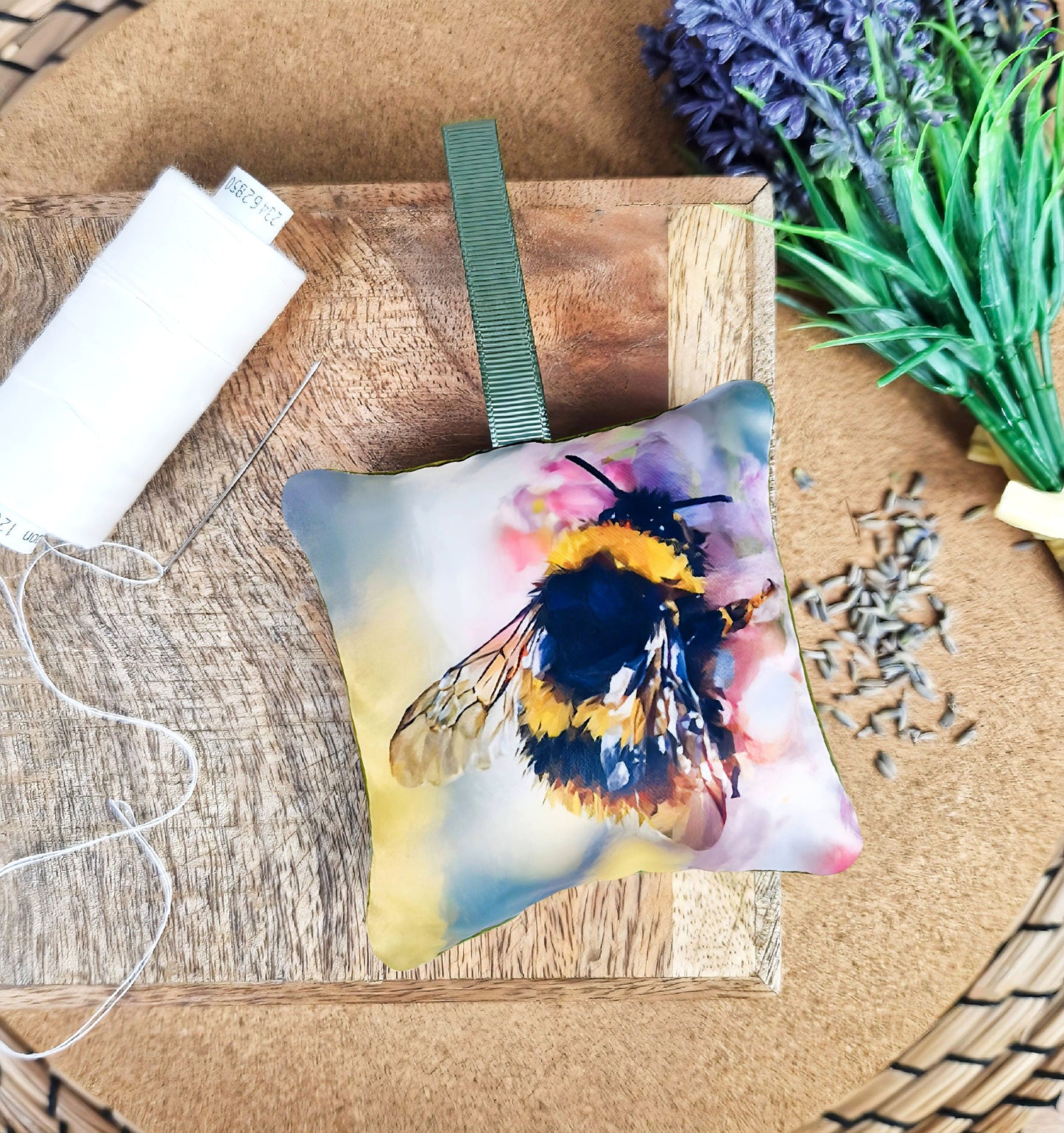 Handmade buff-tailed bumblebee illustration sachet | English dried lavender | British gardens