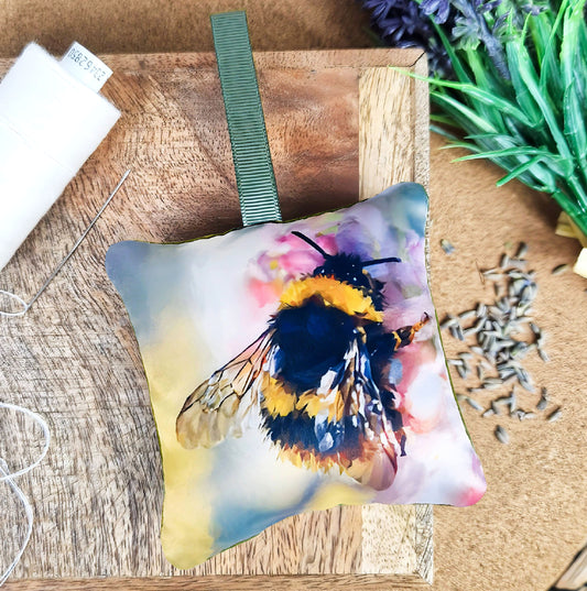 Handmade buff-tailed bumblebee illustration sachet | English dried lavender | British gardens