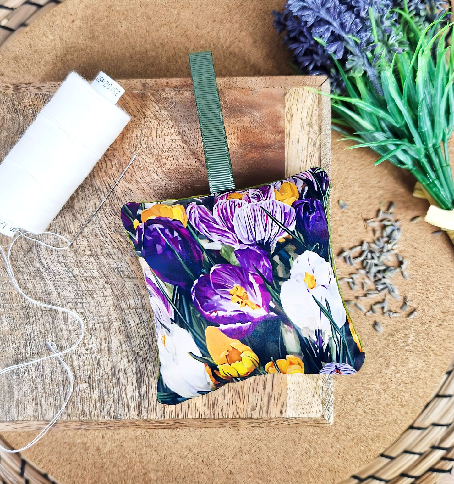 Handmade crocus flower illustration sachet | English dried lavender | Scent