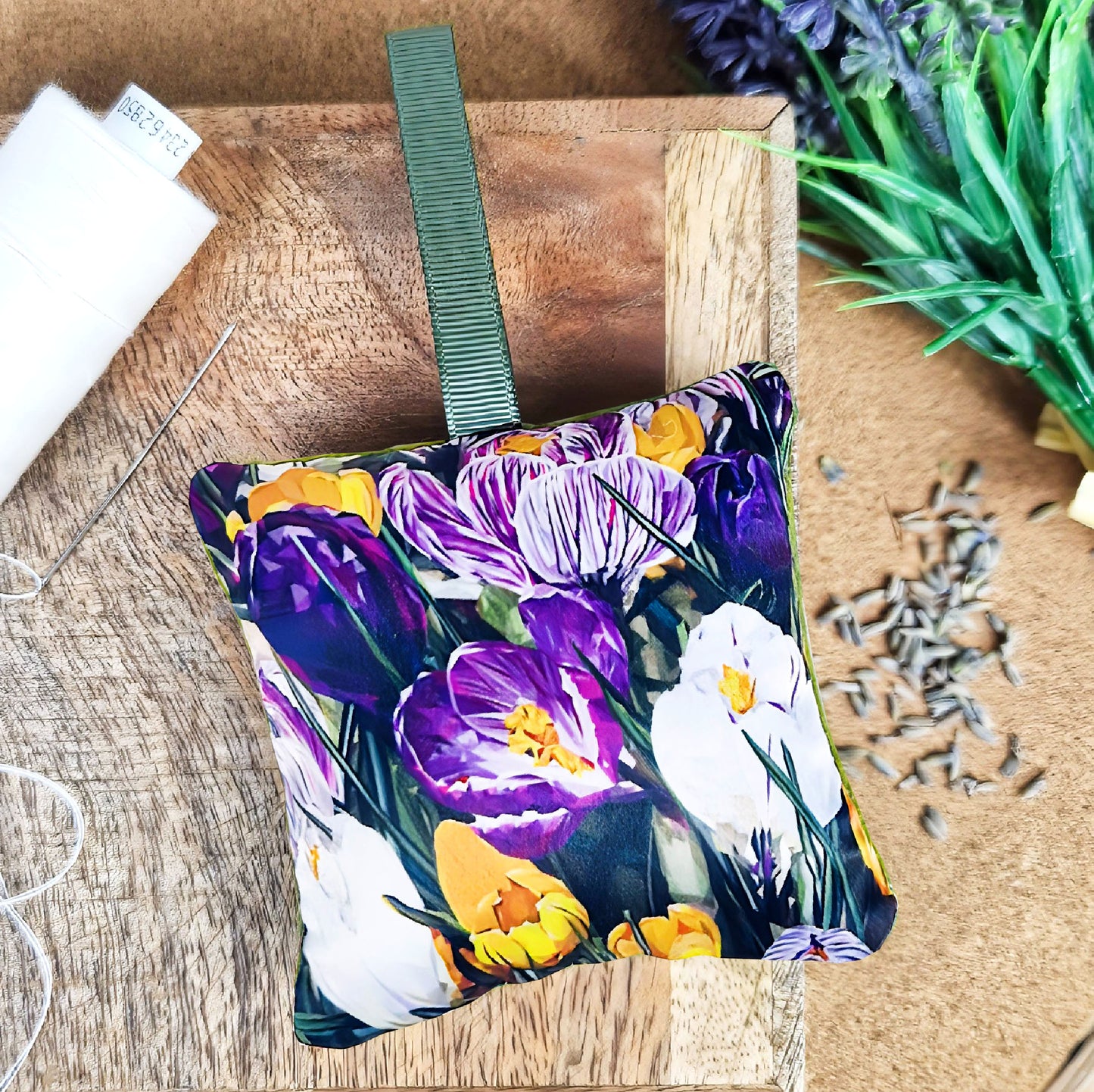 Handmade crocus flower illustration sachet | English dried lavender | Scent