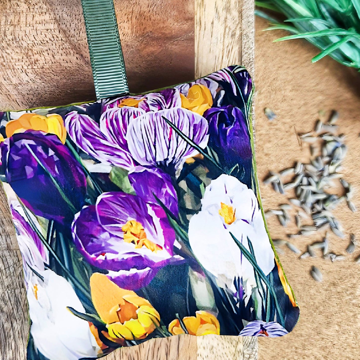 Handmade crocus flower illustration sachet | English dried lavender | Scent