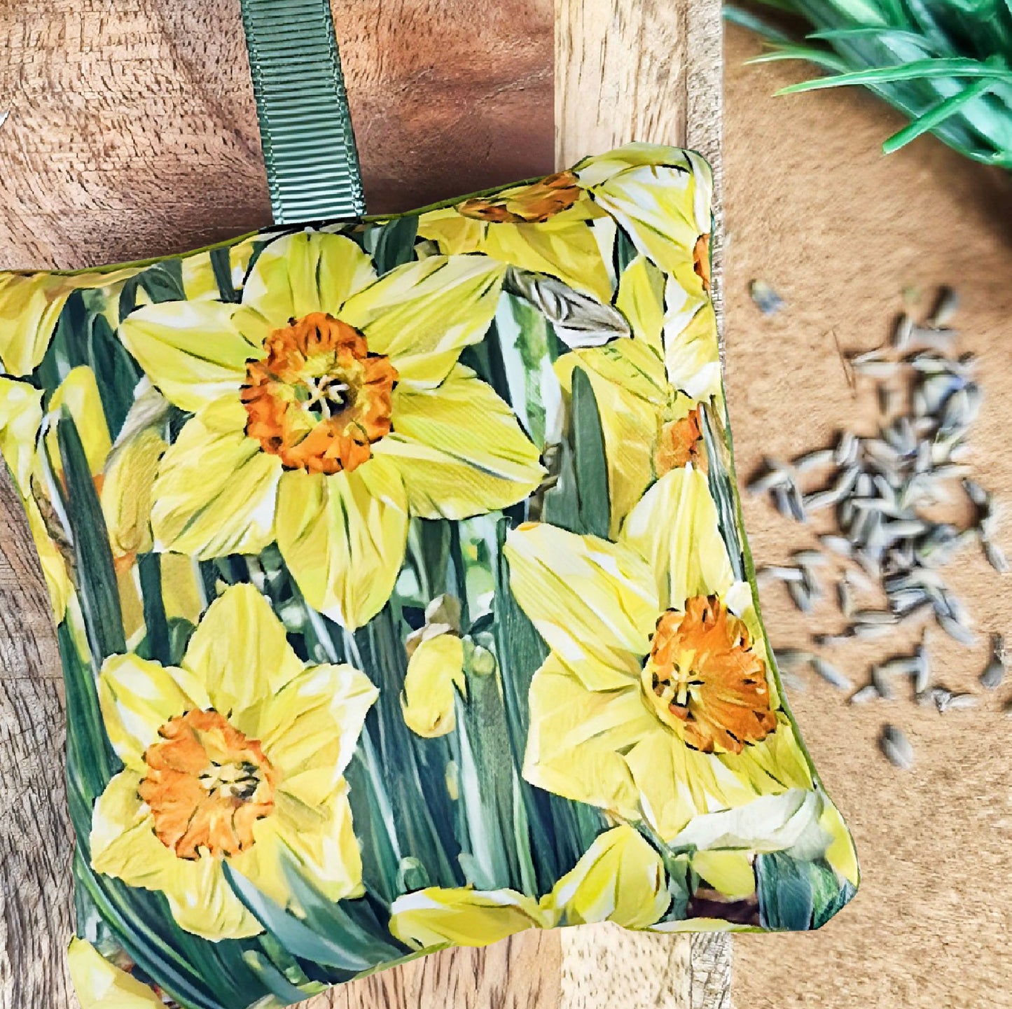 Handmade daffodil flower illustration sachet | English dried lavender | Scent