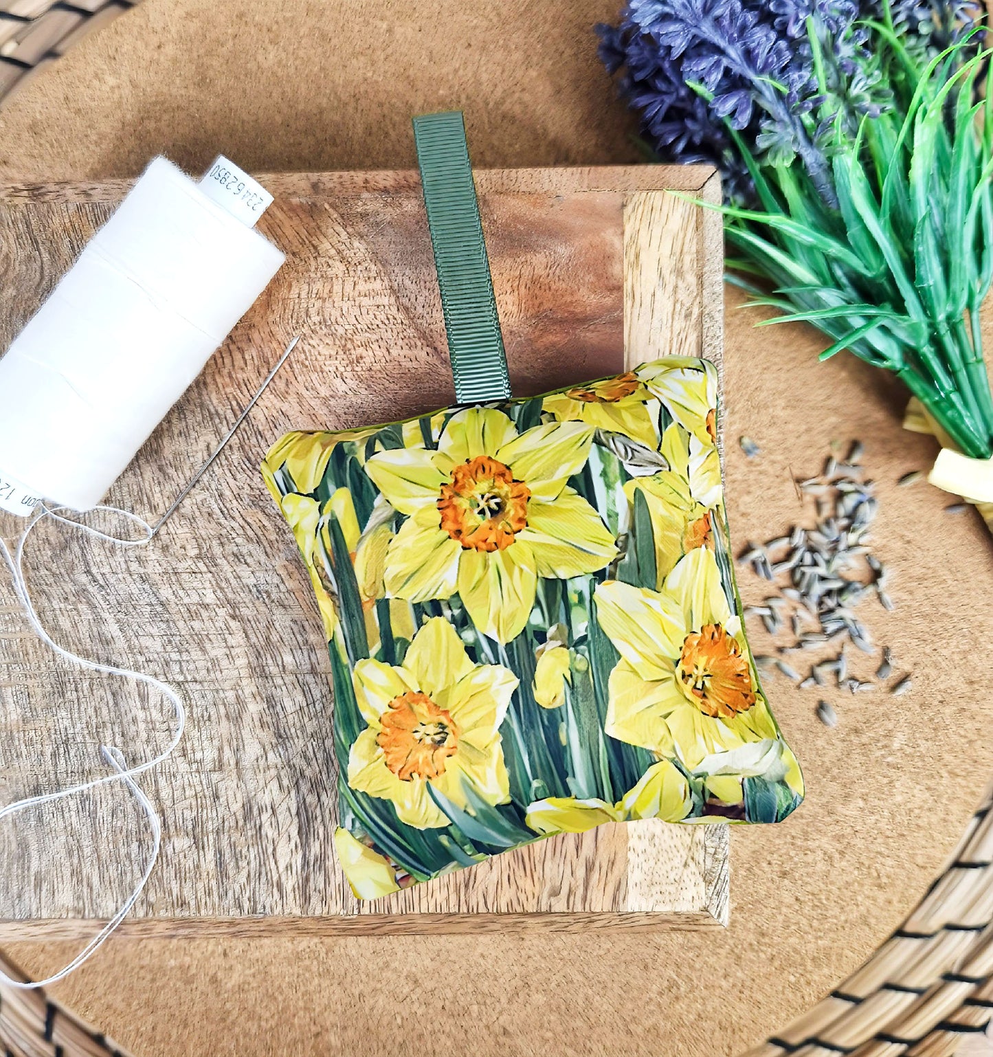 Handmade daffodil flower illustration sachet | English dried lavender | Scent