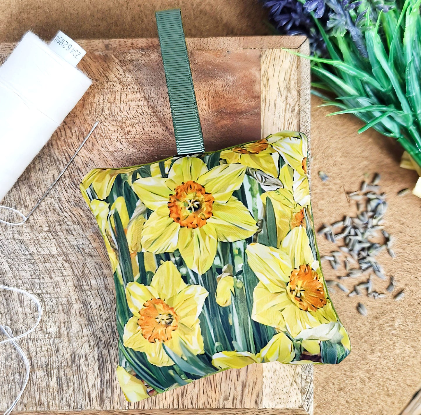 Handmade daffodil flower illustration sachet | English dried lavender | Scent