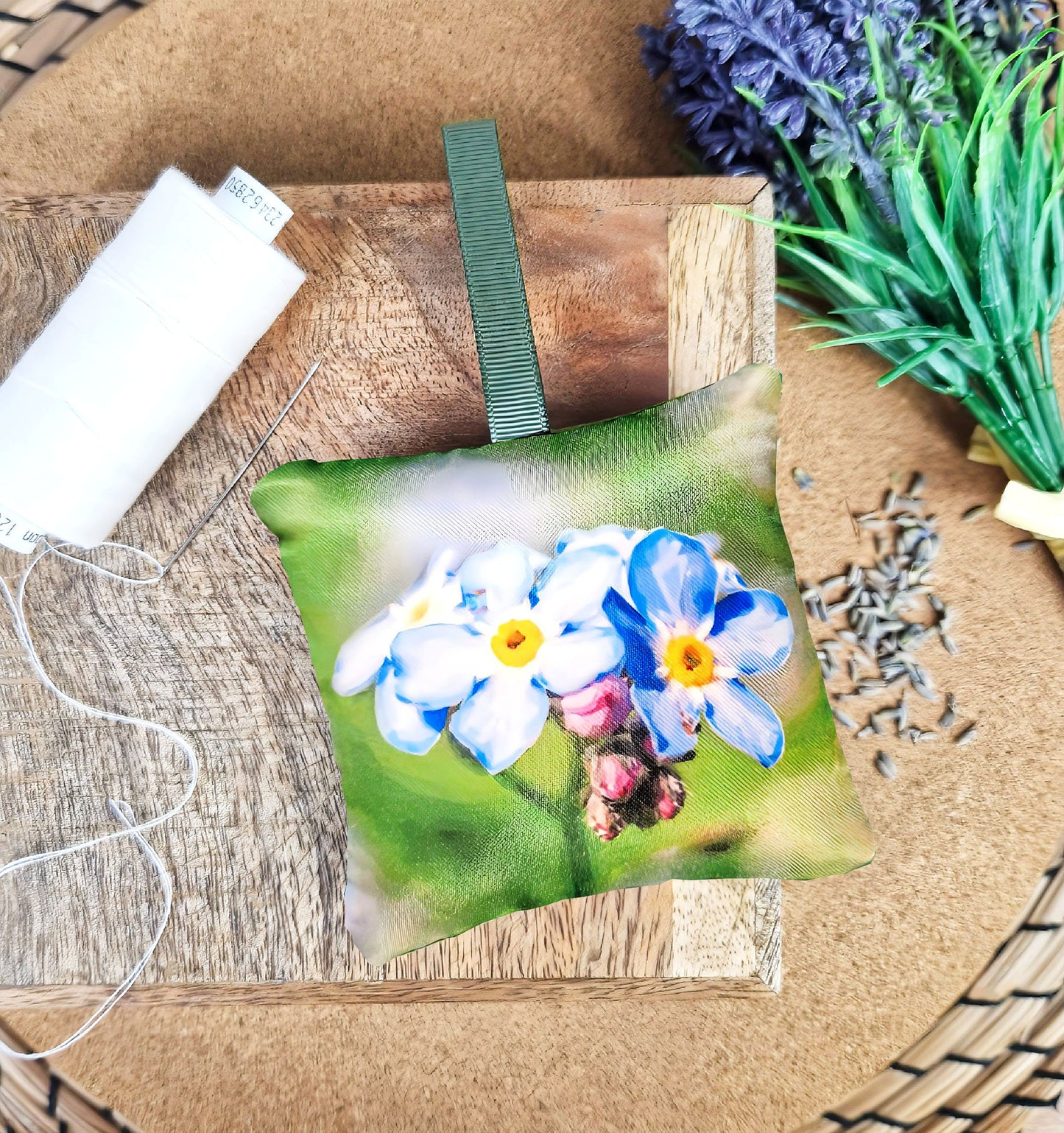 Handmade forget-me-not flower illustration sachet | English dried lavender | Scent