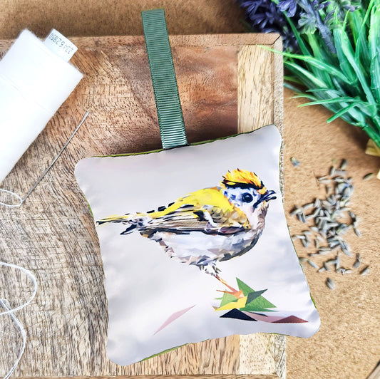Handmade goldcrest bird illustration sachet | English dried lavender