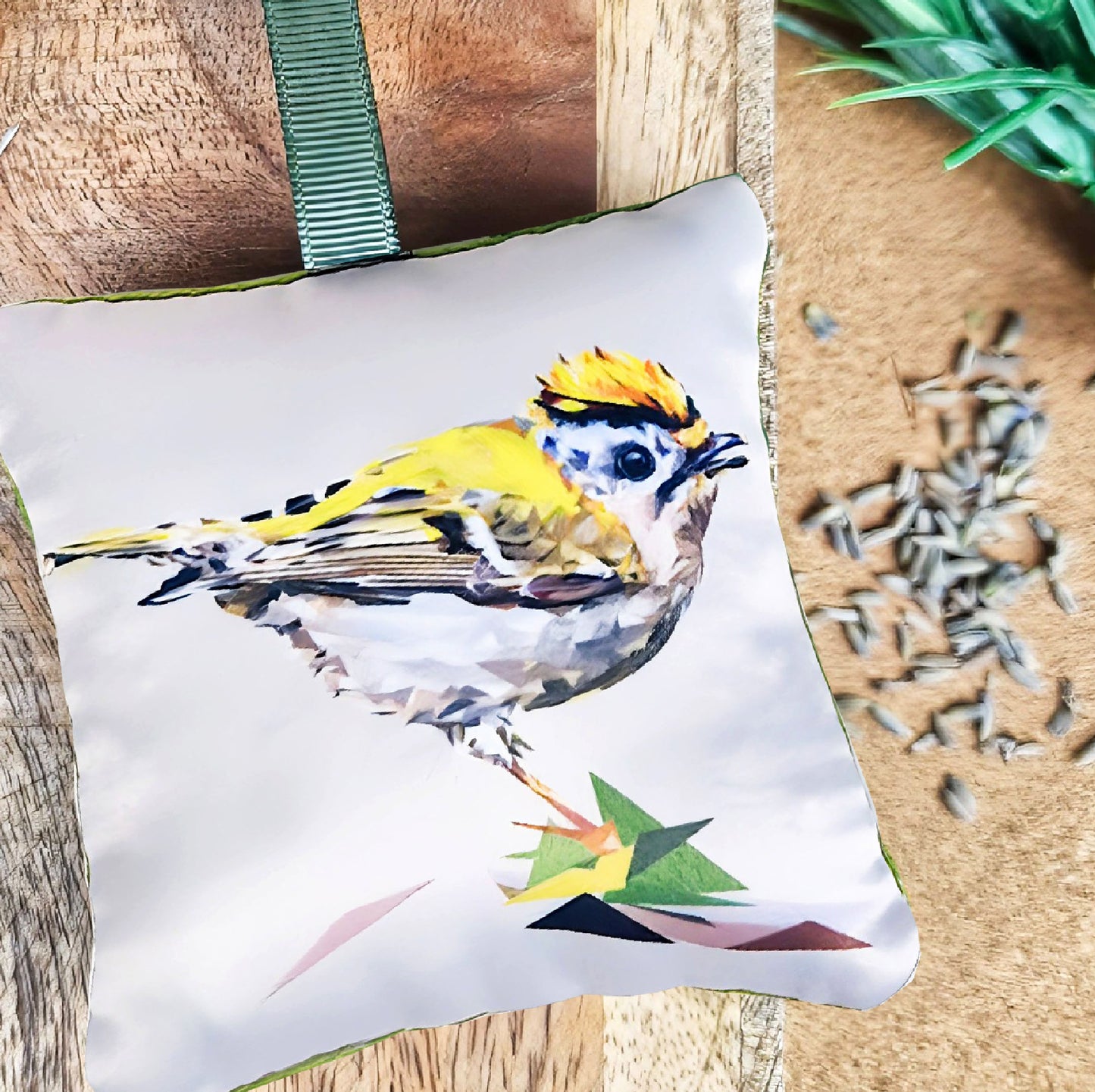 Handmade goldcrest bird illustration sachet | English dried lavender