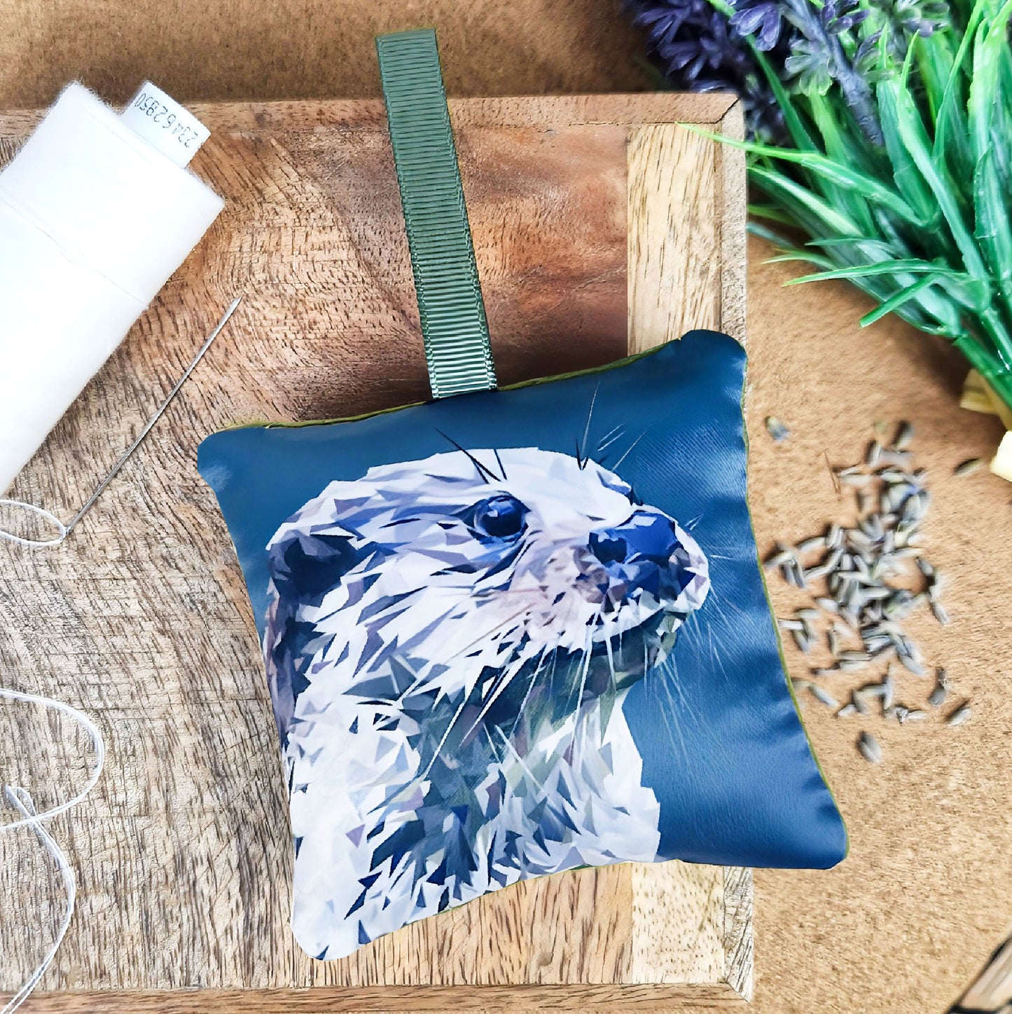 Handmade otter illustration sachet | English dried lavender | Scent