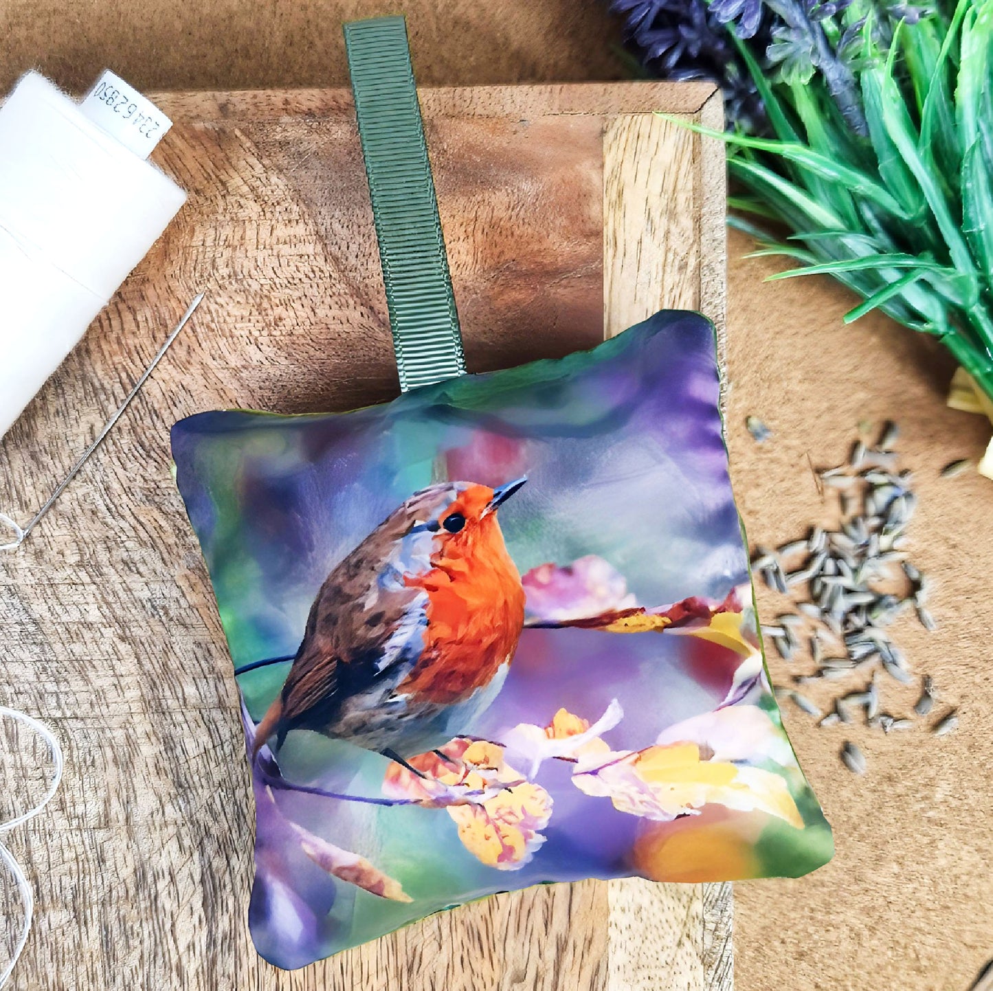 Handmade robin redbreast bird illustration sachet | English dried lavender | Garden birds