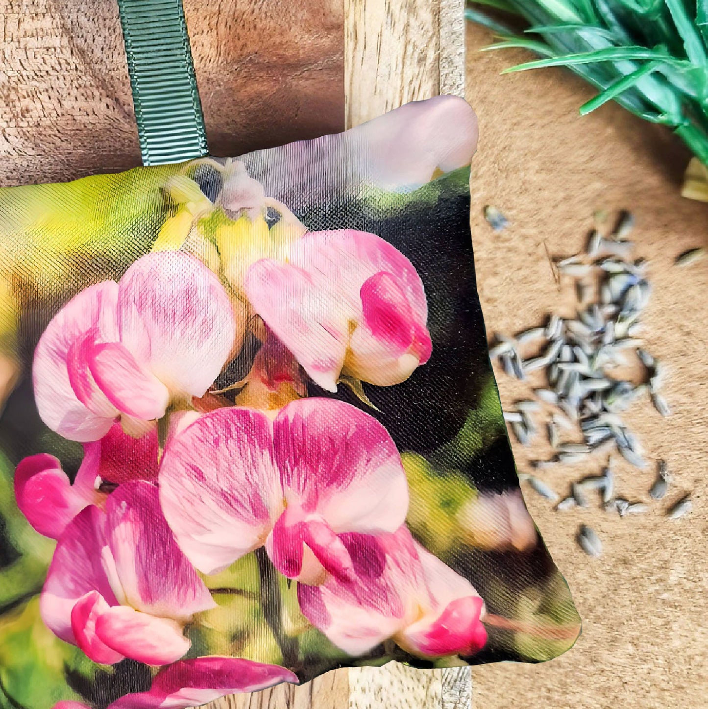Handmade sweet pea flower illustration sachet | English dried lavender