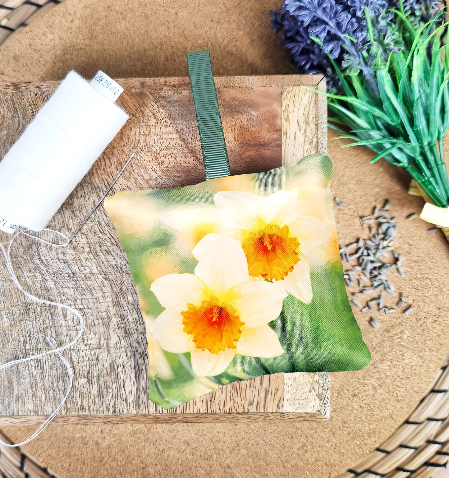 Handmade daffodil flower illustration sachet | English dried lavender | Scent