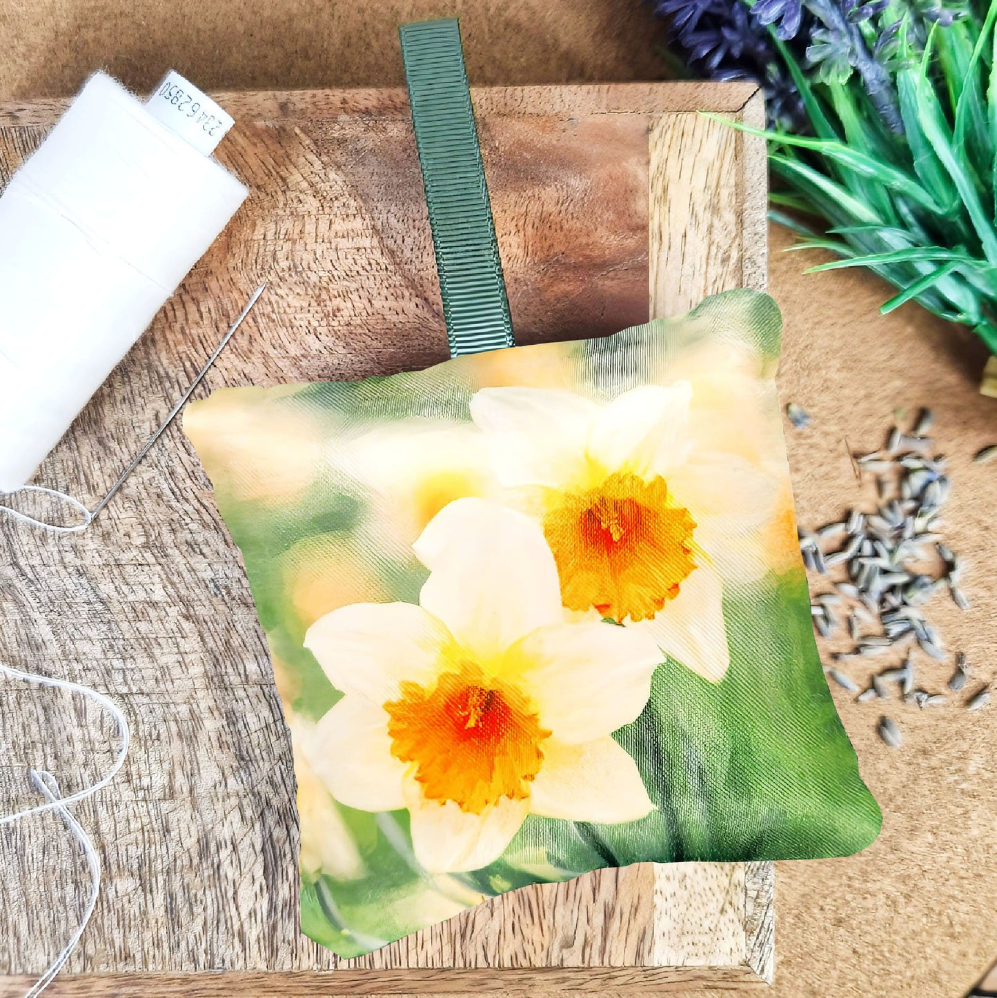 Handmade daffodil flower illustration sachet | English dried lavender | Scent