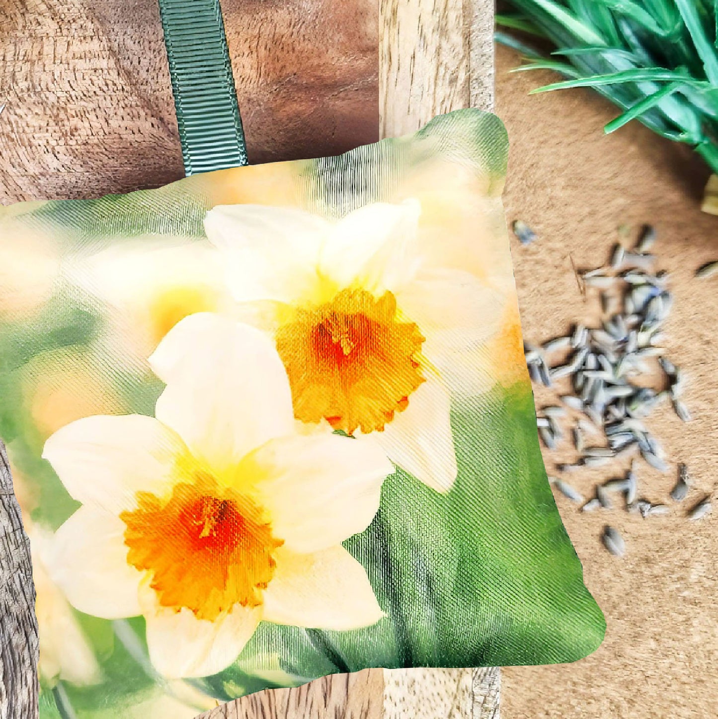 Handmade daffodil flower illustration sachet | English dried lavender | Scent
