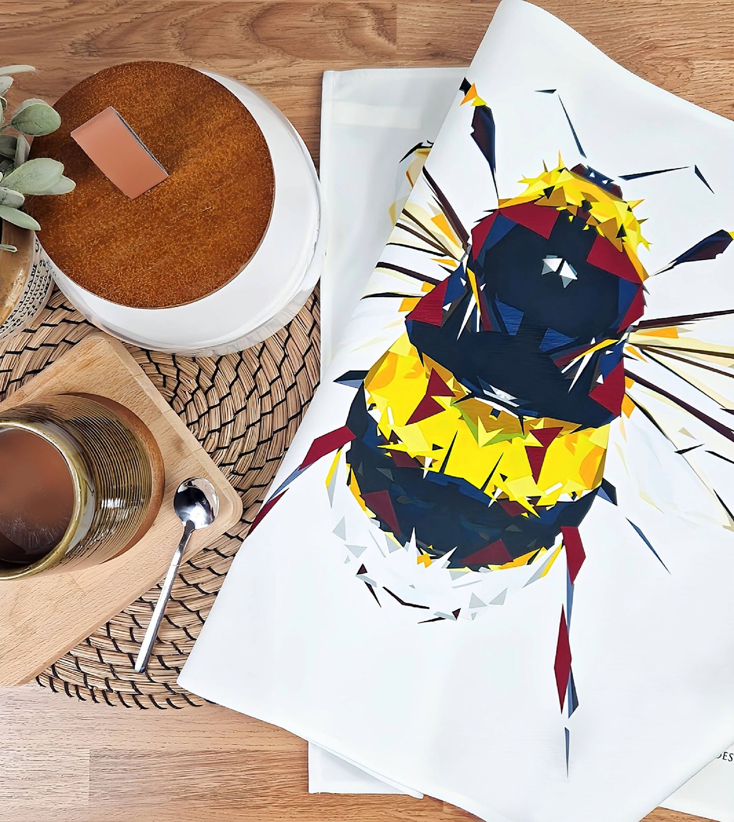 'SALE' Buff-tailed bumblebee tea towel | 100% cotton | British gardens | Wildlife illustration