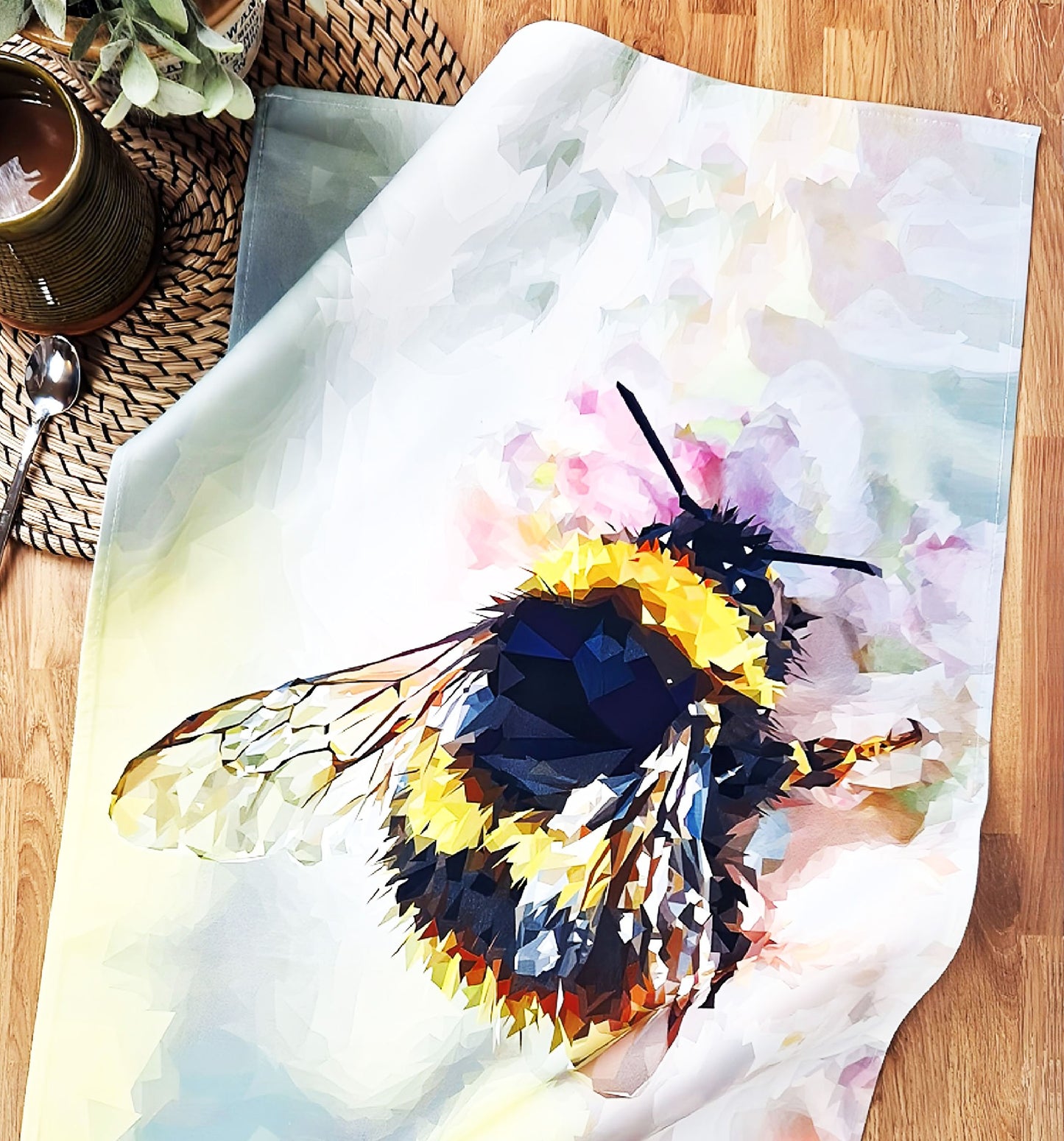 Buff-tailed bumblebee tea towel | 100% cotton | British gardens | Wildlife illustration
