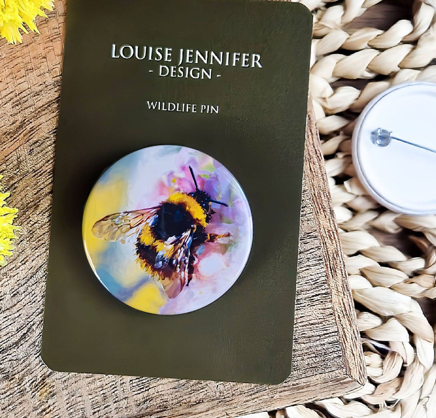 Buff-tailed bumblebee illustration | Mini pin badge | British gardens