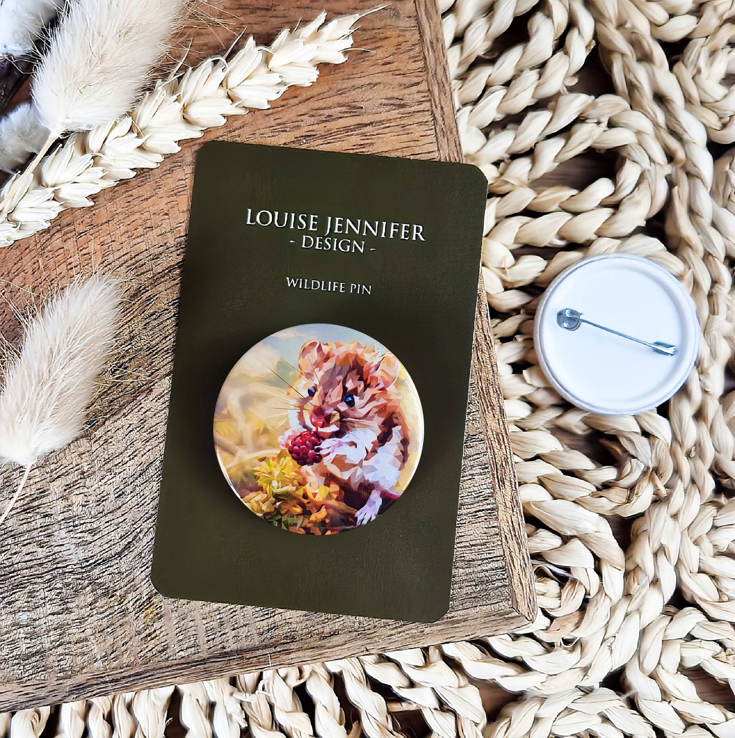 Field mouse illustration | Mini pin badge | British woodlands