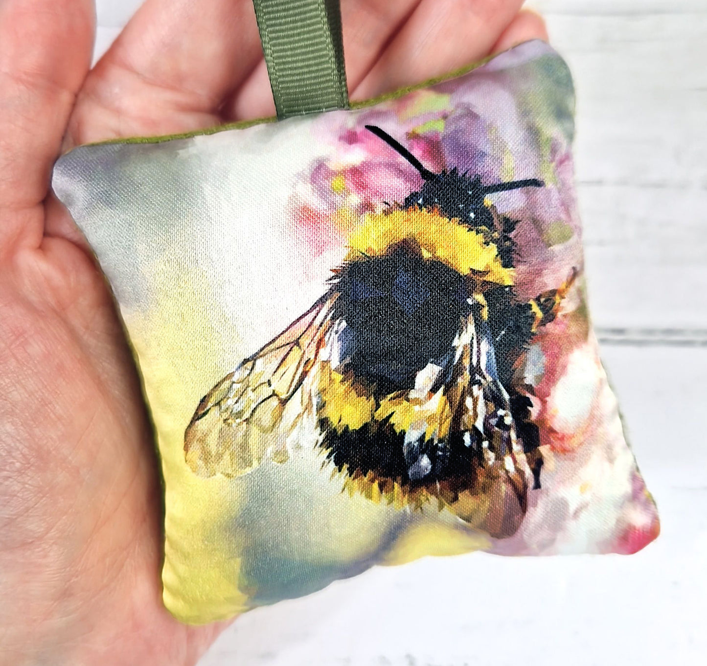BUFF-TAILED BUMBLEBEE lavender sachet *NEW