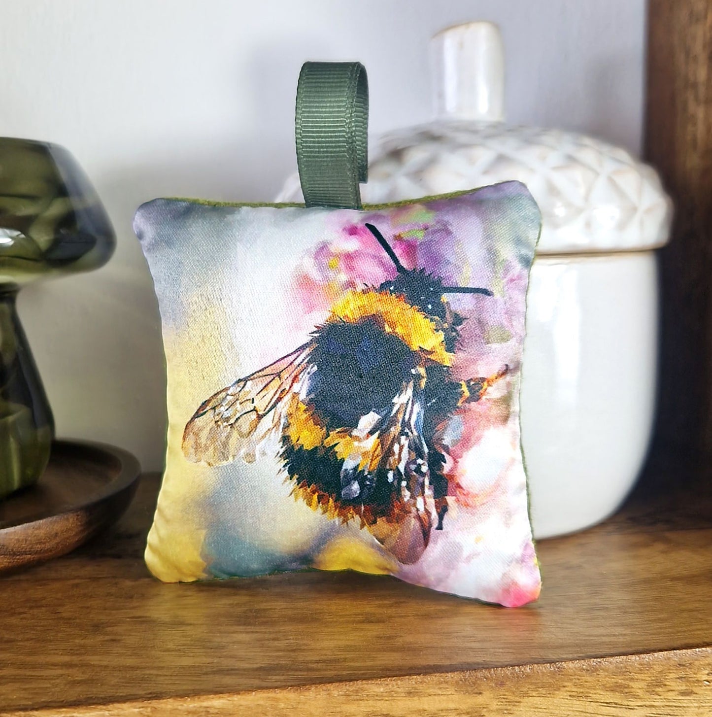 BUFF-TAILED BUMBLEBEE lavender sachet *NEW