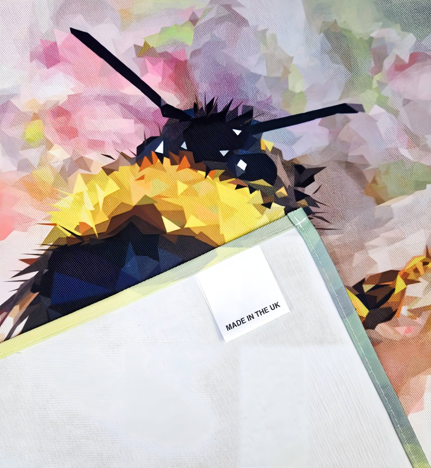Buff-tailed bumblebee tea towel | 100% cotton | British gardens | Wildlife illustration